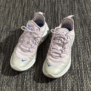 Nike air max axis shoes 5.5Y